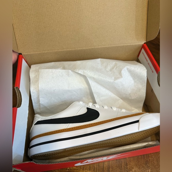 Nike White and Black Sneakers with Gold Trim - Picture 2 of 4